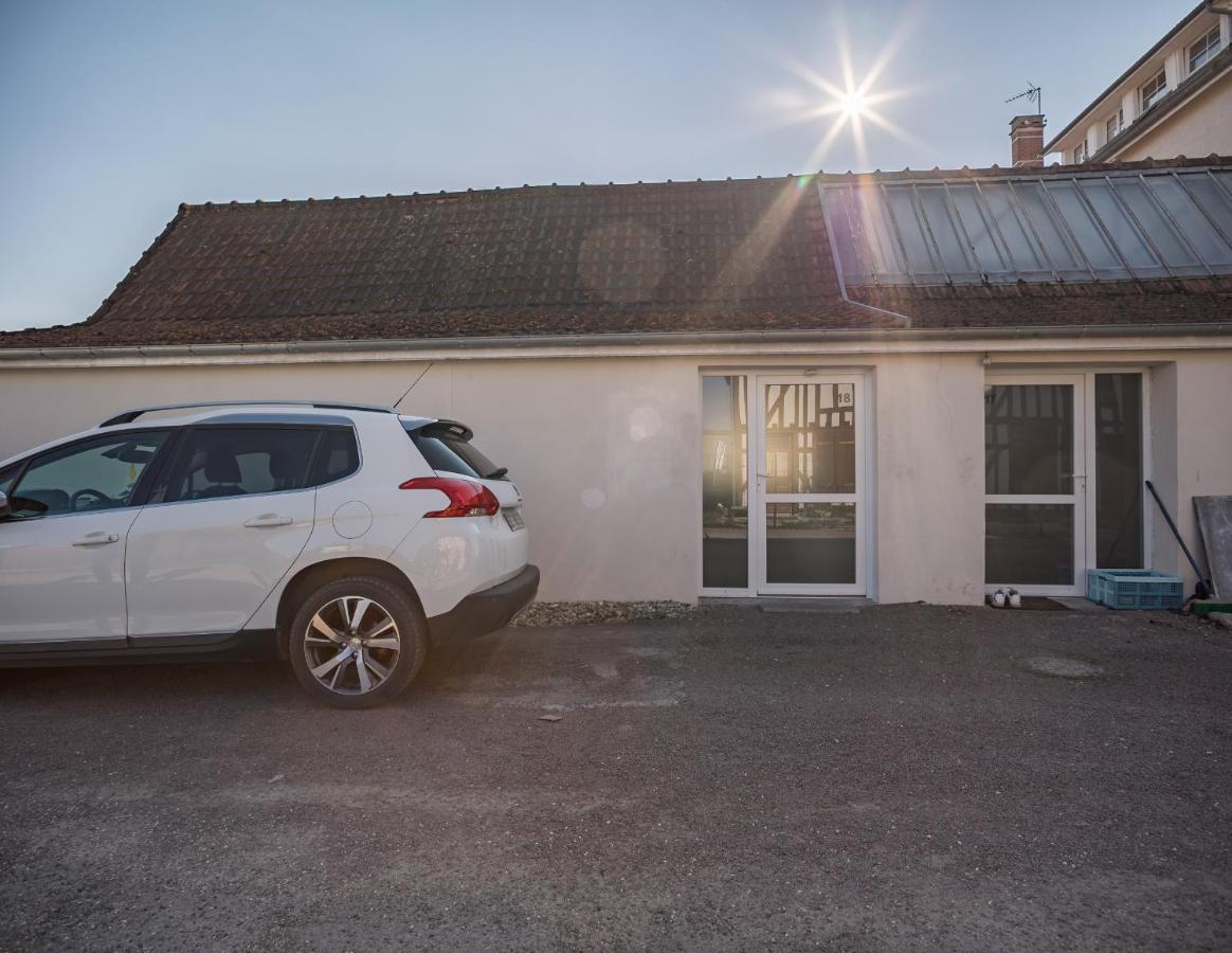 Loft Avec Jardin Et Parking Prive Apartment Troyes Exterior photo